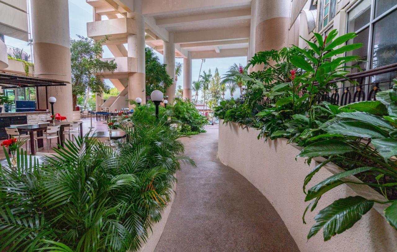 Seaview Deluxe Studio Couples Room S ทานจุงบุงาห์ ภายนอก รูปภาพ