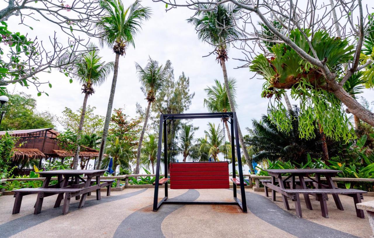 Seaview Deluxe Studio Couples Room S ทานจุงบุงาห์ ภายนอก รูปภาพ